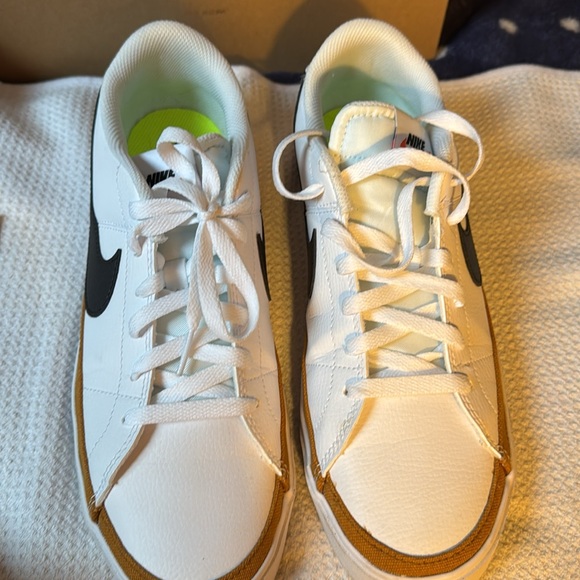 Women’s Nike Court Legacy size 11 - Picture 2 of 6